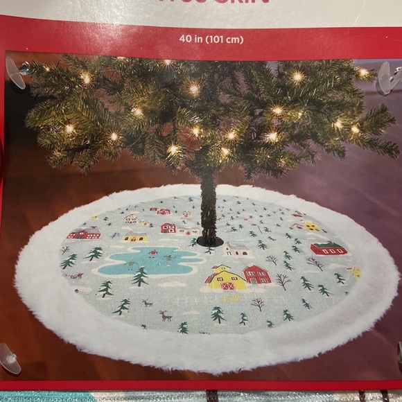Christmas tree skirt NEW beautiful winter Christmas scene white fur silver 40 in - Picture 6 of 7